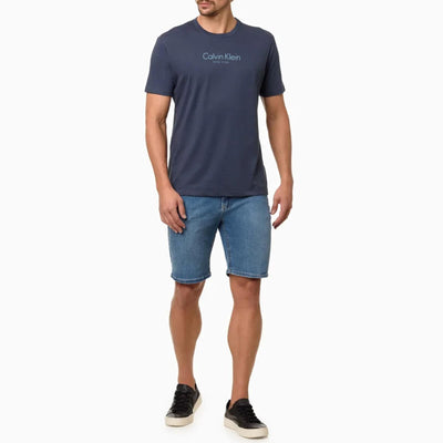 Camiseta Masculina de Algodão Estampa Logo Centralizado Calvin Klein Jeans Azul Marinho